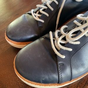 Clarks Womens leather sneakers